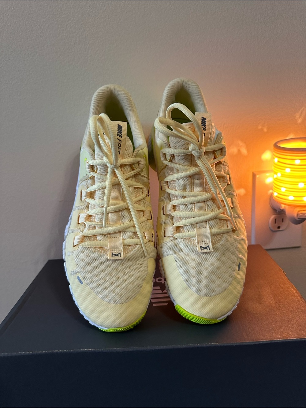 Nike Free Metcon 5 Women’s Training Sneakers in Pale Yellow & Neon Lime - Picture 6 of 11